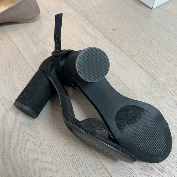 Size 6 Lulus chunky heels - Picture 4 of 4